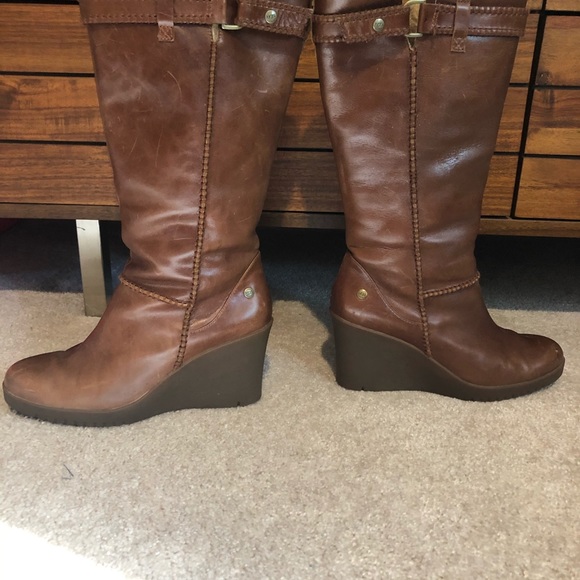 Ugg- Leather wedge boots - Picture 5 of 9